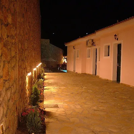 Hotel Sarantos Pool Suites 4*